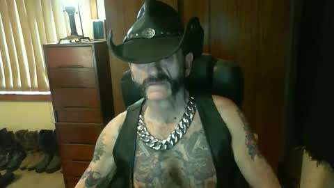Snapshot of leathergreaser chatting on October 19, 7:22 am leathergreaser online show from October 19, 7:22 am