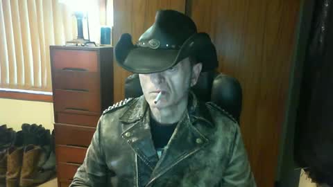 leathergreaser online show from July 1, 10:21 pm