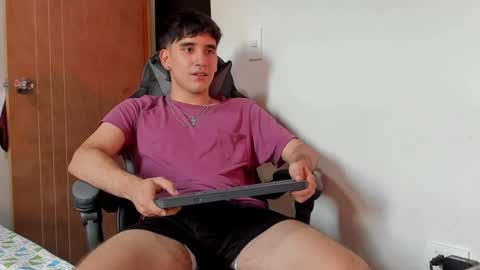 Snapshot of leo_jones389 chatting on December 9, 9:44 pm Leo Jones online show from December 9, 9:44 pm