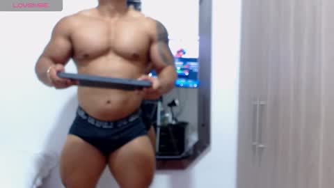 Snapshot of leo_muscleboy chatting on October 22, 2:48 am Leo online show from October 22, 2:48 am