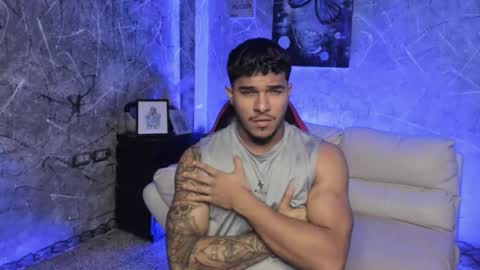 Leo independent model online show from November 20, 1:05 am