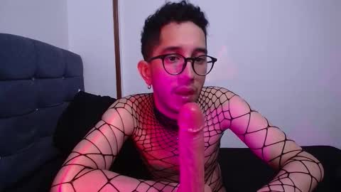 Leoh online show from October 22, 2:04 am