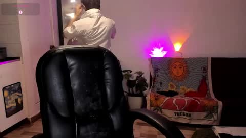 Leo  online show from May 18, 11:09 pm