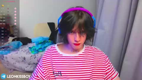 leonkissboy online show from March 31, 5:47 pm