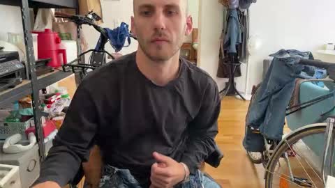 Leon online show from September 11, 8:57 am