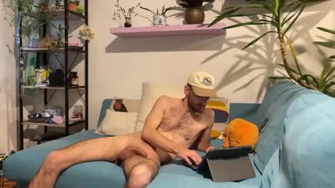 Leon online show from December 19, 2:03 pm