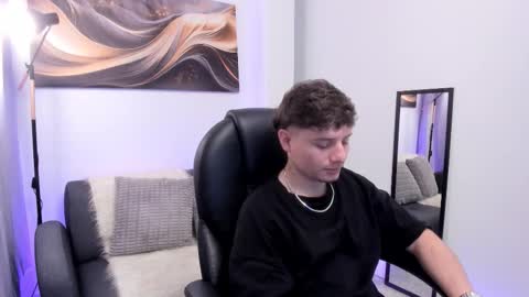 Leo  online show from December 18, 4:41 am