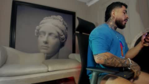 Snapshot of leosalvatore_ chatting on December 5, 8:13 pm Leo Salvatore online show from December 5, 8:13 pm