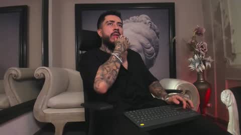 Snapshot of leosalvatore_ chatting on December 4, 7:45 pm Leo Salvatore online show from December 4, 7:45 pm