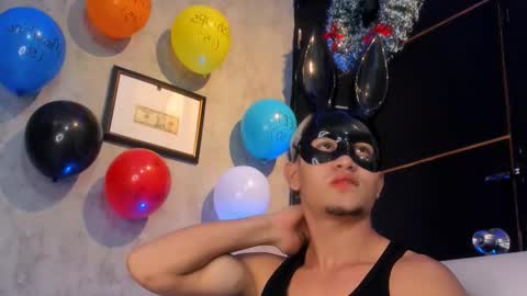 liam_knight online show from November 19, 2:44 am