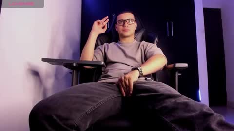 Liam online show from March 21, 6:17 am