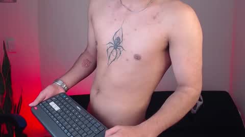 Snapshot of liam_ruiz_ chatting on October 13, 4:18 am Liam online show from October 13, 4:18 am