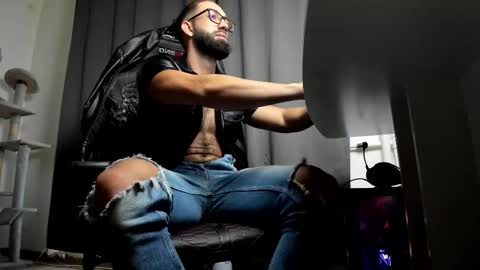 Liam online show from November 23, 9:20 am