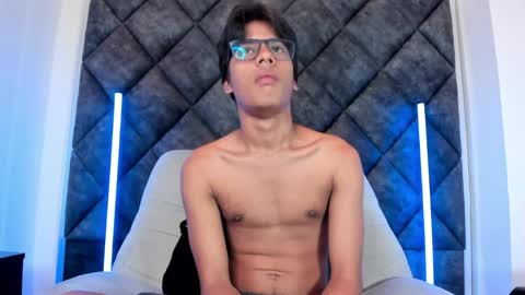 Liam twink big dick online show from May 13, 4:26 pm