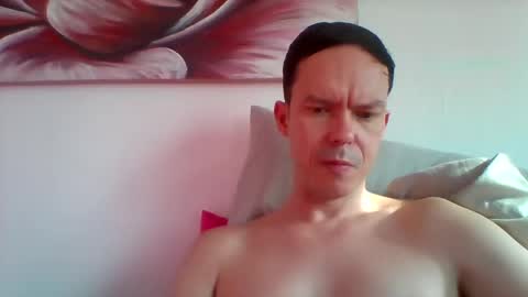 Snapshot of liamrosezn chatting on December 11, 5:01 am LiamRose online show from December 11, 5:01 am