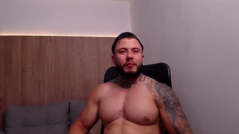 lianjones9 online show from November 16, 6:10 pm