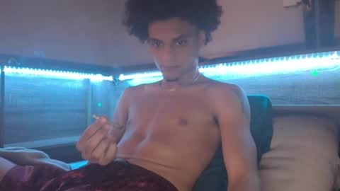 lightskinwithgirth online show from April 28, 1:38 pm