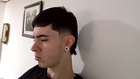 liio____ online show from May 11, 6:49 pm