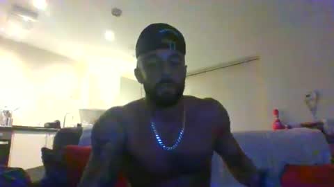 Leon online show from November 29, 9:28 pm