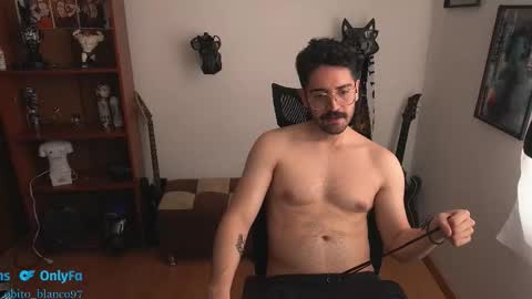 Lobito blanco Thefckingwolf main account online show from October 24, 4:09 pm