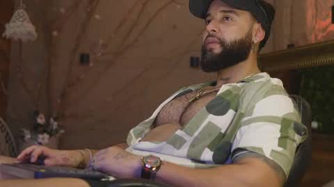 logan_cardenas1 online show from April 9, 1:14 am