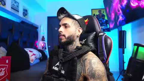 logan_hugh8 online show from February 26, 6:26 am