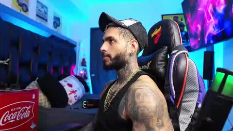 logan_hugh8 online show from March 1, 12:38 pm