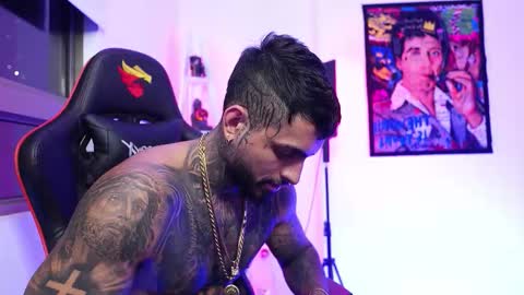 logan_hugh8 online show from November 12, 5:02 am