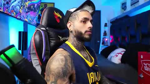 logan_hugh8 online show from February 17, 11:03 pm