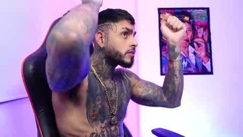 logan_hugh8 online show from December 21, 6:10 am