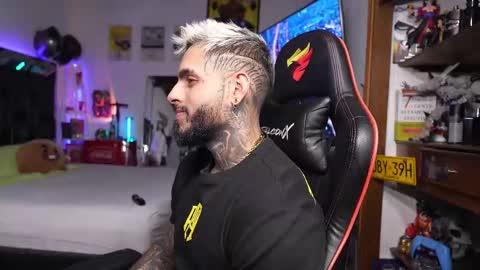 logan_hugh8 online show from March 14, 4:19 am