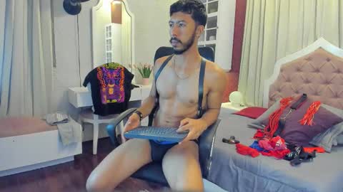 logan_mercer online show from December 14, 3:13 am