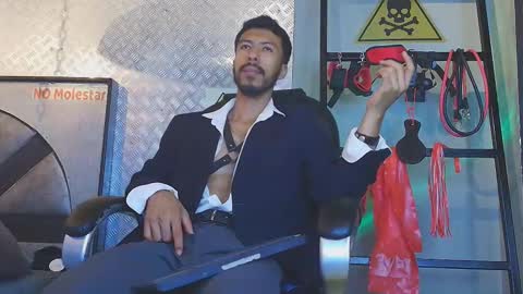 logan_mercer online show from December 4, 5:03 am