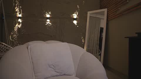 logan_varela online show from June 19, 1:38 pm