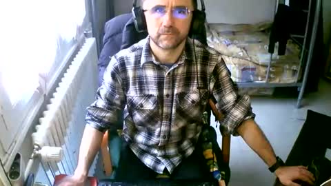 Snapshot of lokoum39 chatting on February 11, 11:21 am lokoum39 online show from February 11, 11:21 am