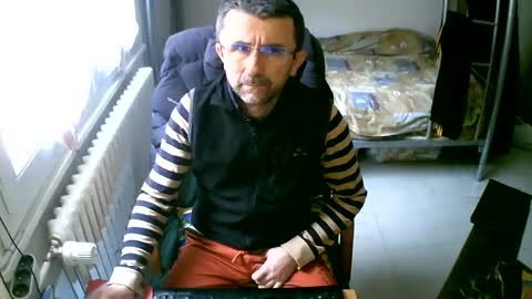Snapshot of lokoum39 chatting on February 24, 12:16 pm lokoum39 online show from February 24, 12:16 pm