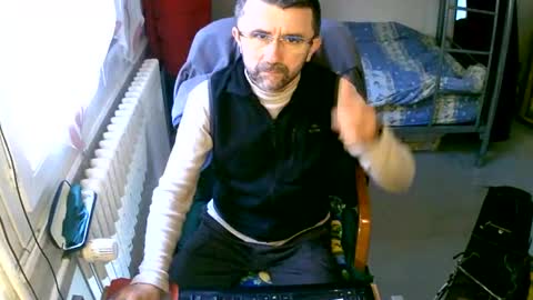 Snapshot of lokoum39 chatting on December 11, 11:21 am lokoum39 online show from December 11, 11:21 am