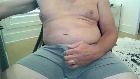 Snapshot of lonelytraveler69_ chatting on September 9, 3:33 pm JustaGuyinMS online show from September 9, 3:33 pm