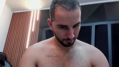  L O R E N Z O  Thumbs Up help  online show from September 27, 7:01 pm