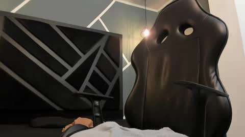  L O R E N Z O  Thumbs Up help  online show from September 10, 6:39 pm