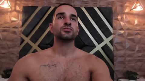  L O R E N Z O  Thumbs Up help  online show from March 3, 6:07 pm