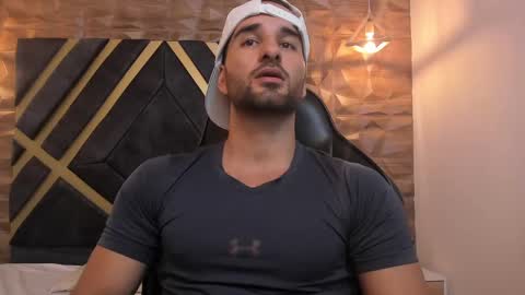  L O R E N Z O  Thumbs Up help  online show from March 7, 5:28 pm