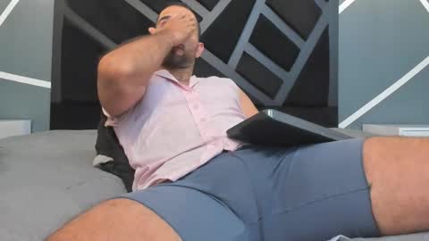  L O R E N Z O  Thumbs Up help  online show from October 3, 6:46 pm