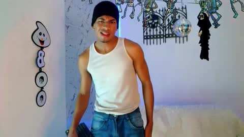 Snapshot of lorian_vikel chatting on October 18, 10:15 pm Lorian Vikel online show from October 18, 10:15 pm