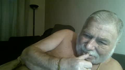 louis_chokdee online show from December 8, 4:07 pm