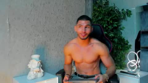 Louis online show from December 1, 11:41 pm