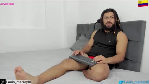 louis_marley_ online show from March 25, 7:07 pm