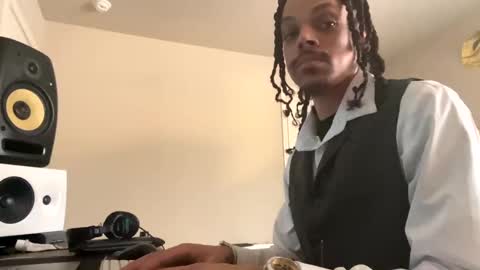 Snapshot of love4heelz chatting on January 13, 9:52 pm Prynce online show from January 13, 9:52 pm