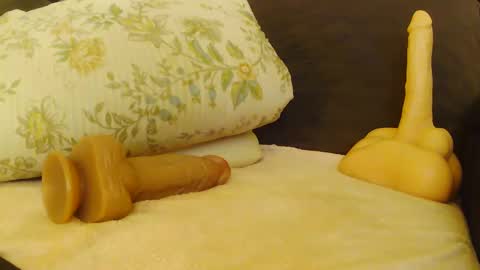 Snapshot of lovefreak45 chatting on March 7, 5:29 am SuperFreak online show from March 7, 5:29 am