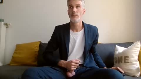Max online show from October 3, 2:11 pm